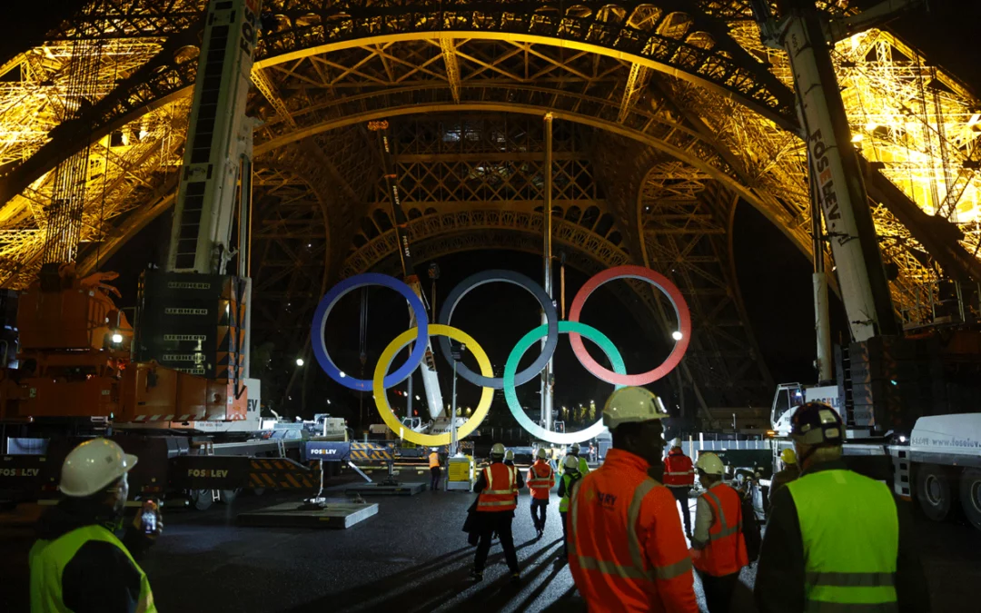 La Tour Eiffel et les anneaux Olympiques